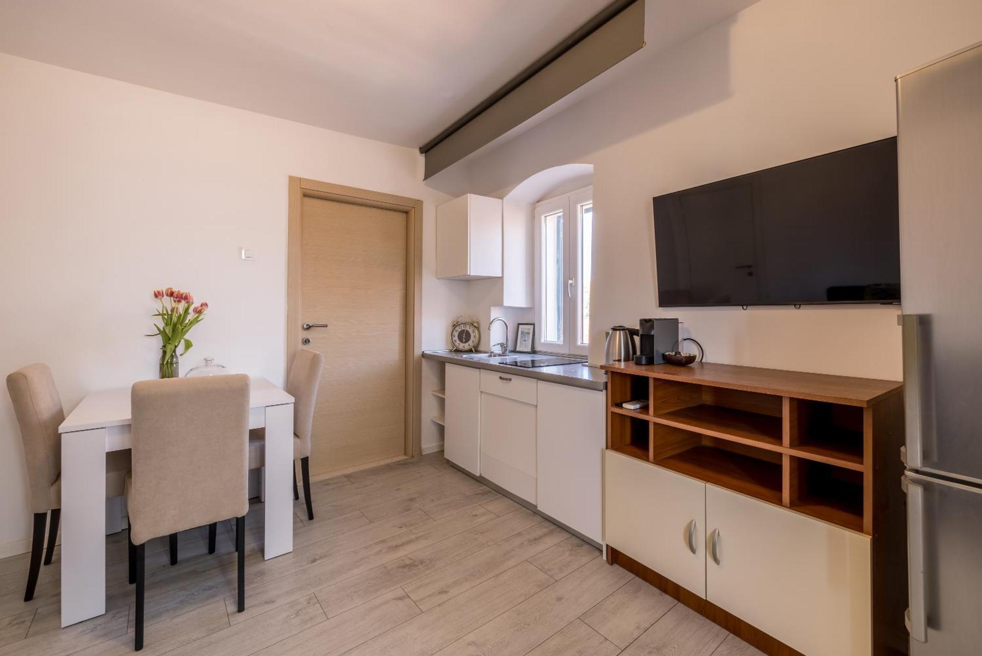 Split Central City Apartment Exterior photo